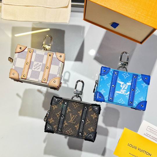LV keyring 03lyh83